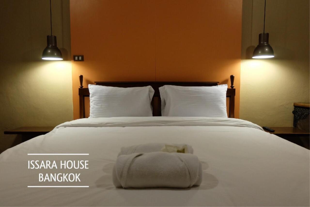 Issara House Bangkok Hotel Exterior photo
