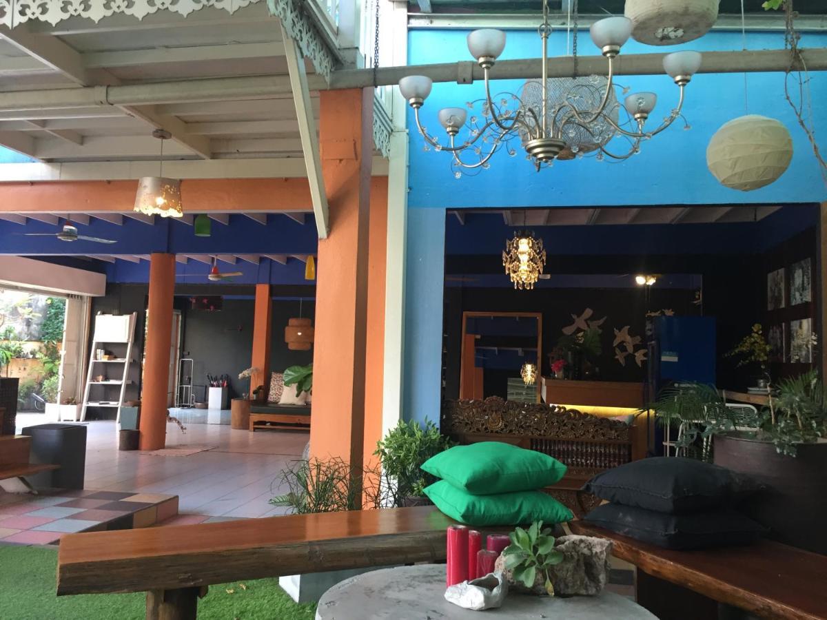 Issara House Bangkok Hotel Exterior photo